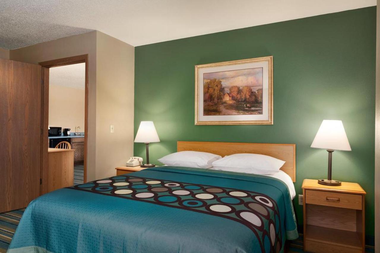 Coratel Inn & Suites By Jasper New Richmond Exterior photo