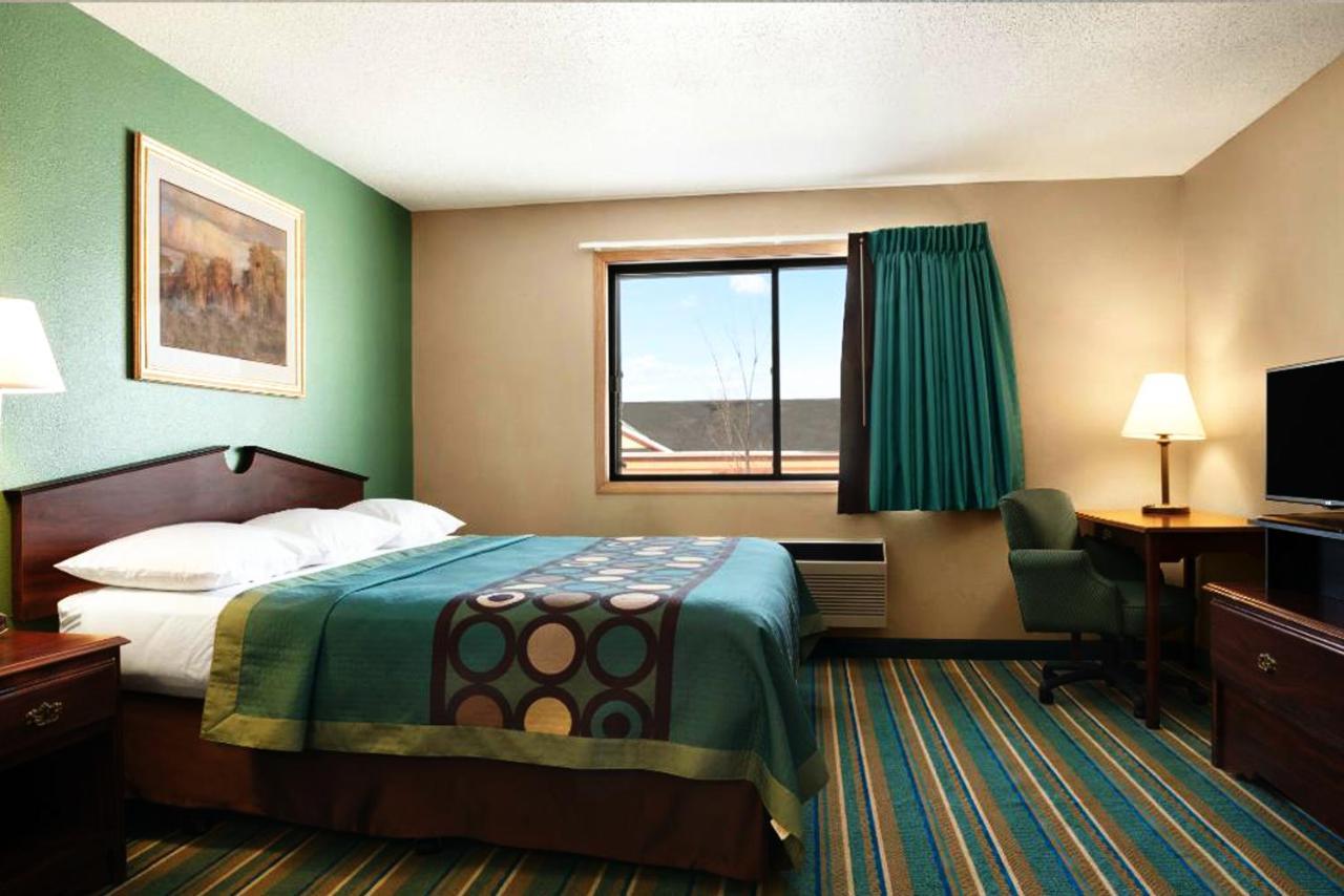 Coratel Inn & Suites By Jasper New Richmond Exterior photo